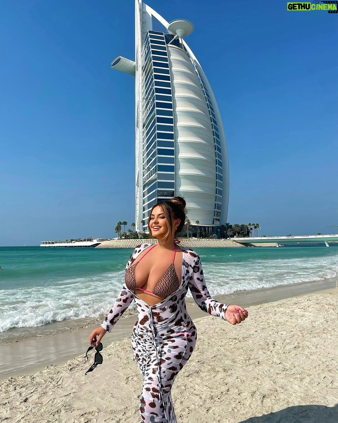 Enca - 98.9K Likes - You glow different when you’re happy ✨🥰