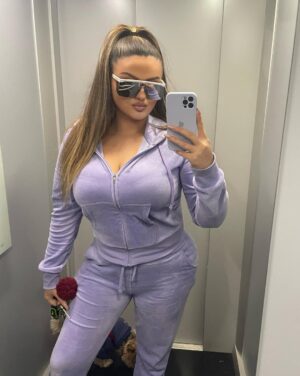 Enca Instagram - Foto ashensori / Elevator Looks 💗🔋 Your fav?