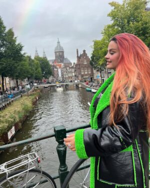 Enca Instagram - Si shkon ajo kenga? N’Amsterdam me …, n’Tiran me dashni? 😉🥰