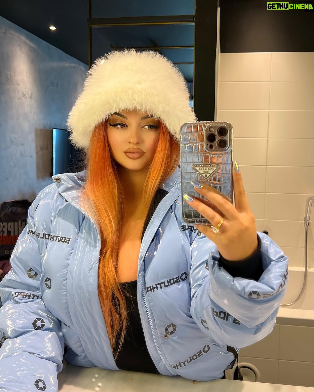 Enca - 110K Likes - Si shkon ajo kenga? N’Amsterdam me …, n’Tiran me dashni? 😉🥰