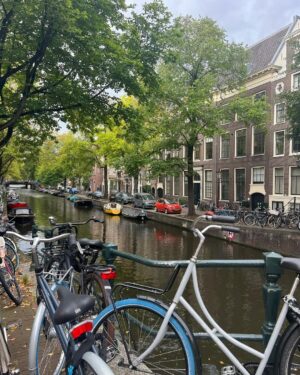 Enca Instagram - Si shkon ajo kenga? N’Amsterdam me …, n’Tiran me dashni? 😉🥰