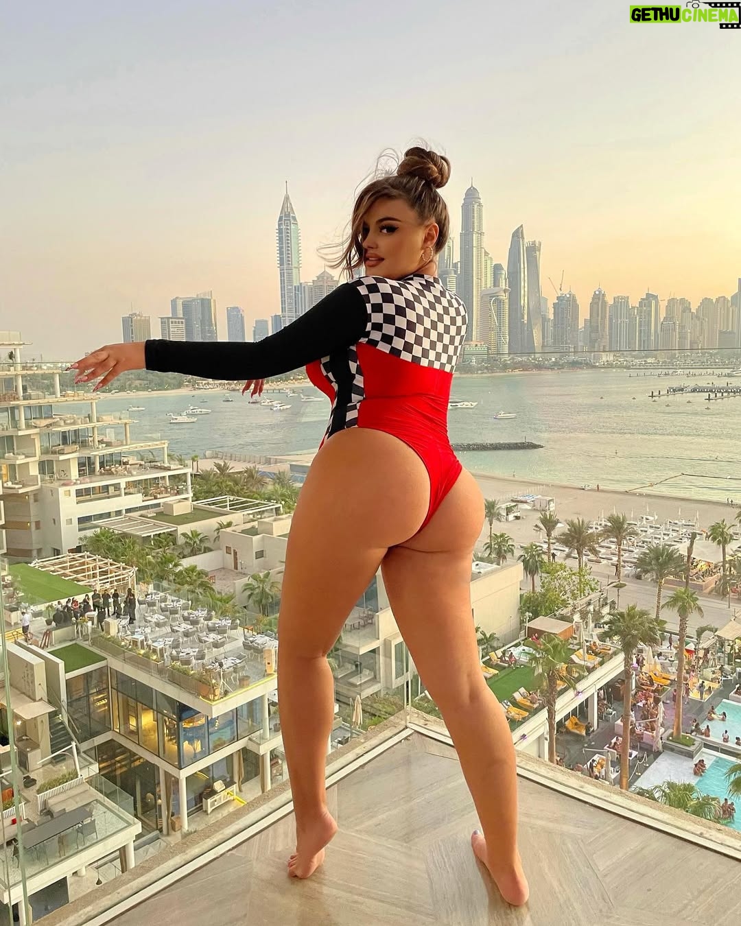 Enca - 104.9K Likes - Dubai really has the best views 🤤 #viewonview