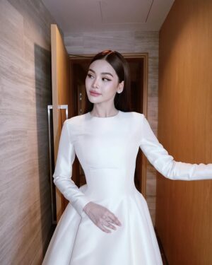 Engfa Waraha Instagram - ขอบคุณรางวัล Popular vote award of the year จาก The People นะคะ 🤍ดีใจที่ได้เป็นส่วนหนึ่งของการขับเคลื่อนและเปลี่ยนแปลงสังคมนะคะ 🙏🏻
ขอบคุณทุกคนที่ช่วยกันโหวตด้วยน้า🤍

#YouKnowWhatImWearing
