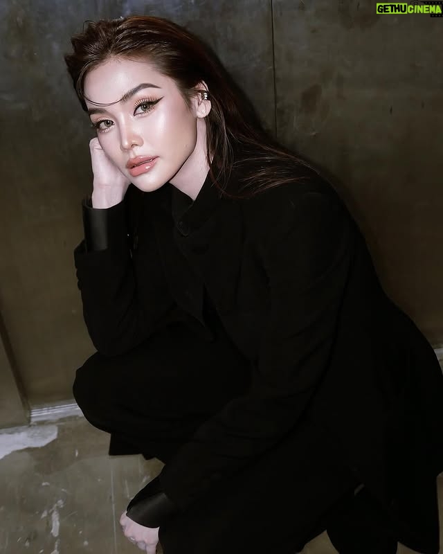Engfa Waraha - 545.4K Likes - Olá, mamãe.🖤