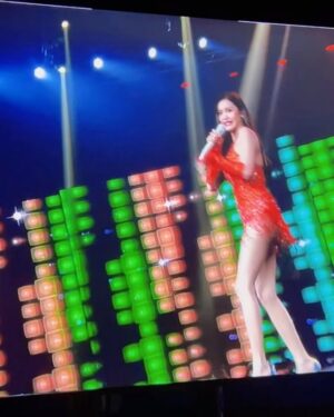 Engfa Waraha Instagram - ไม่ได้อยากเป็นคนสวย  อยากเป็นคนถูกหวยมากกว่า ❤️🖤