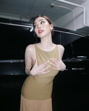Engfa Waraha Instagram - HOT STAR FEMALE OF THE YEAR 🏆🤍
Thank you so much ka🥹