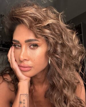 Enjy Kiwan Instagram - ‏كل سنة وأنتم طيبين وبخير❤️