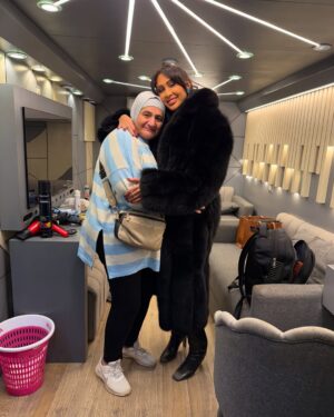 Enjy Kiwan Instagram - ‎فركش مسلسل #وتقابل_حبيب ❤️
‎شكراً لكل صُنّاع العمل الجميل ده، وشكر خاص لعمرو محمود ياسين  @amr_yassin على السيناريو العظيم 😍 وللمخرج محمد  الخبيري @mohamedelkhabeiry على رؤيته الرائعة!
‎وألف مبروك @karimfahmiofficial على الأغنية الحلوة دي 🎶