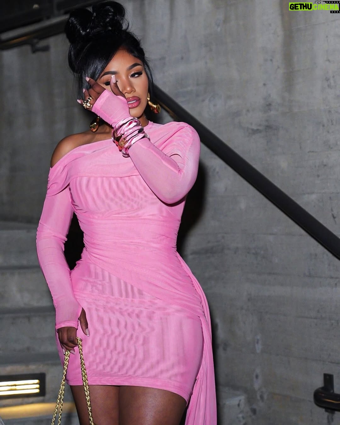 Erica Pinkett - 26.8K Likes - It’s a real one’s Birthday 🥳🎊🎉❤️🫶🏽😘🥰♓️♓️♓️♓️♓️
📸 : @jeffgetcash