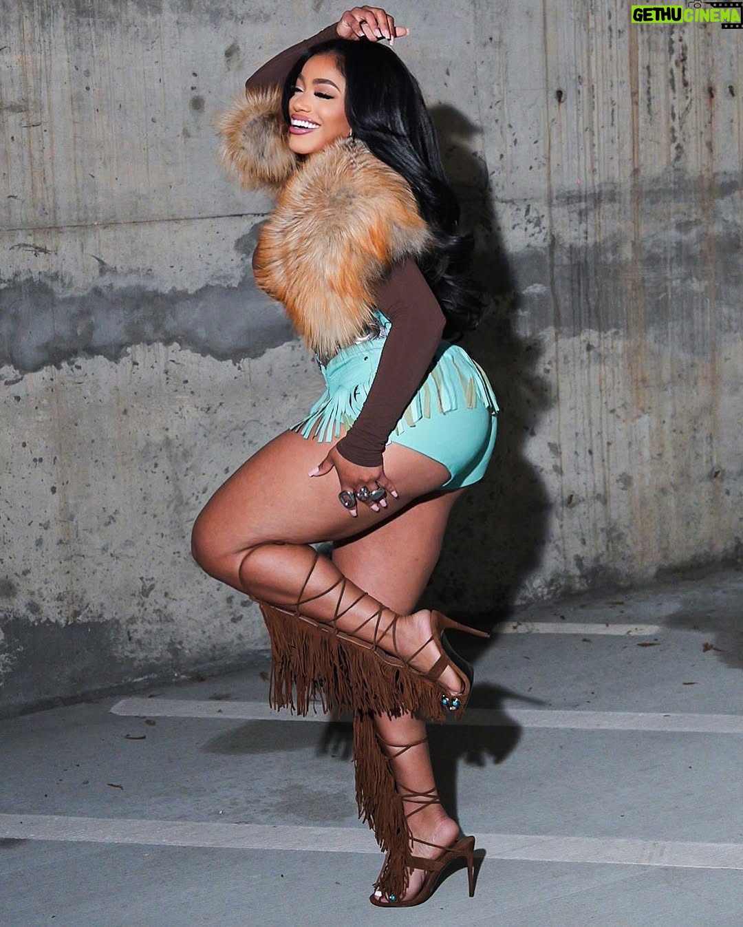 Erica Pinkett - 28.8K Likes - God’s favor over my life is UNDENIABLE 💪🏽💎❤️🙏🏽
📸 @jeffgetcash
Hair @saorihairco
Sandal @iamjenniferle
Stylist: ME💋
