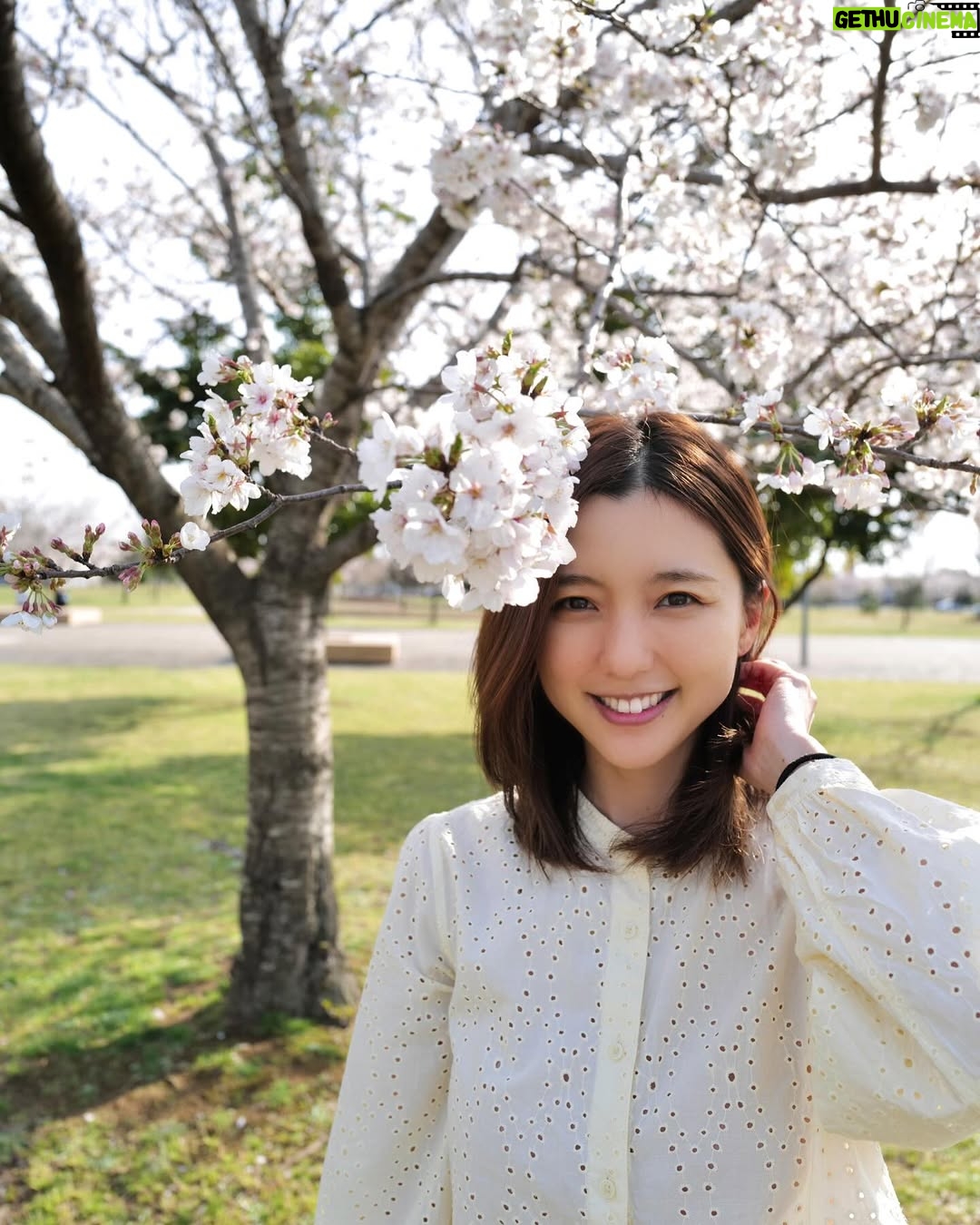 Erina Mano - 24.1K Likes - 34歳になりました!
母になったことで気持ちも身体も強くなった気がするけど
張り切りすぎるとその反動が来てしまうことも知りました。
家族のことはもちろん、自分のこともちゃんと大切にして
あっという間に過ぎていく日々をより大切に過ごせたらいいな😌
.
.
おめでとうのメッセージやストーリーズのメンションなど
本当にありがとうございます☺️🫶🏻
昔から変わらず応援してくれてる方はもちろん
この半年くらいはママさんたちからのコメントやメッセージが増えて
みんな頑張ってるから私も頑張らないと!と
たくさんパワーをもらってます!!☺️
.
.
これからもよろしくお願いします🫧
#ありがとう
#これからもよろしく
#手首に髪ゴム
#いつものこと 笑