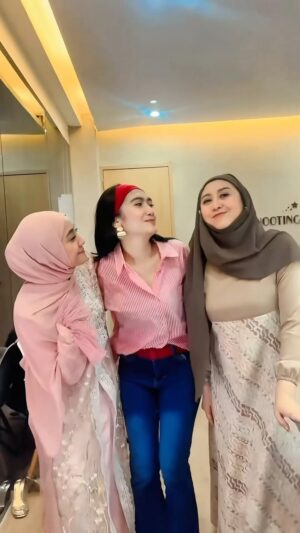 Errina GD Instagram - Masya Allah tabarakallah… 

Asikin aja …. 💋 
Live baginda 17 maret 2025
@afdhal_yusman @dapikafdhalyusman 

W/ beb @erringracesita & @real.revimariska
