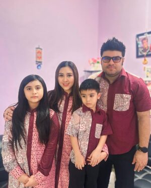 Errina GD Instagram - Selamat Hari Raya Idul Fitri 1446 H 

Mohon Maaf Lahir Dan Batin 🙏🏻🙏🏻 

#eidalfitr #lebaran2025 #lenshan