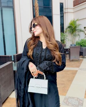 Esha Shah Instagram - A better me is coming 🤫
#Eiddrafts