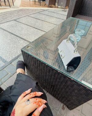 Esha Shah Instagram - A better me is coming 🤫
#Eiddrafts