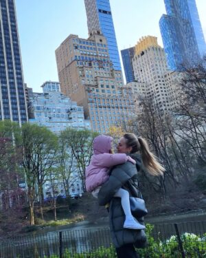 Esmeralda Moya Instagram - My lover place 🫶🏼 🇺🇸 
Meses duros en los que no he podido desconectar tanto como ahora… A veces hay que hacer un break para coger fuerza e impulso.

Te pienso mucho papá, estoy haciendo lo que te gustaría hiciese sin parar, ser feliz.