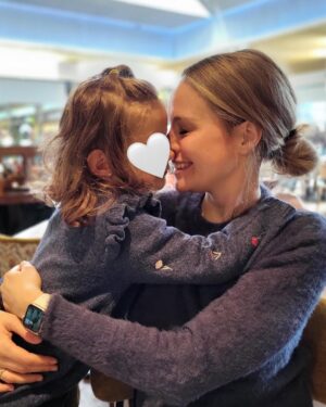Esmeralda Moya Instagram - Mis hijos vitamina… Me llenan de alegría cuando estoy triste, me alegran el corazón con sus abrazos y me cargan de energía sus besos.
