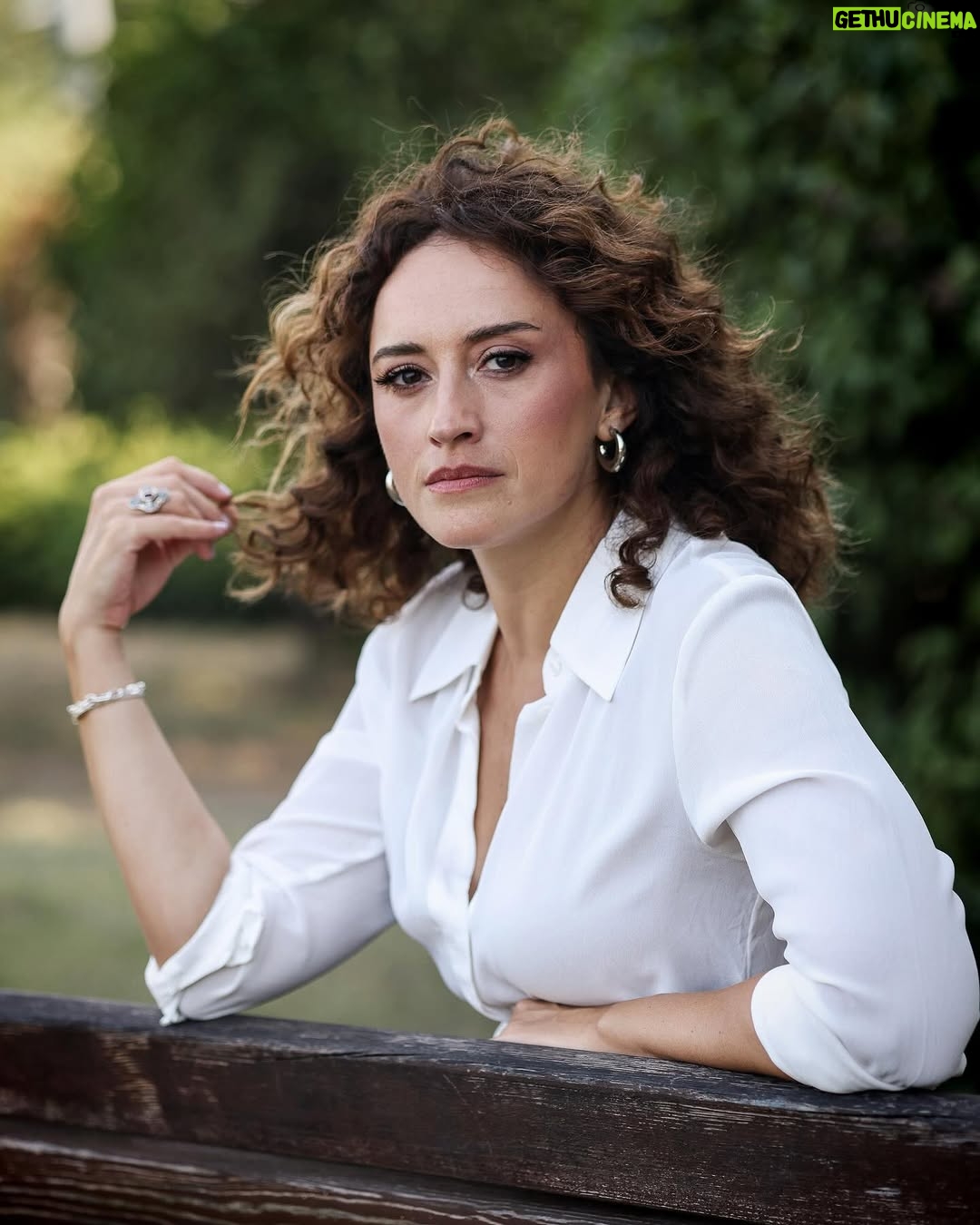 Esra Kızıldoğan - 2.8K Likes - Bu güzel fotoğrafları @ozanguzelce çekti🫠🙏🏻
@oyalamaca ‘yla yaptığımız röportaj için🤍
Saç-Makyaj🫠 @banu_aksungur 🙏🏻❤️ @no3hairmakeupstudio 💋