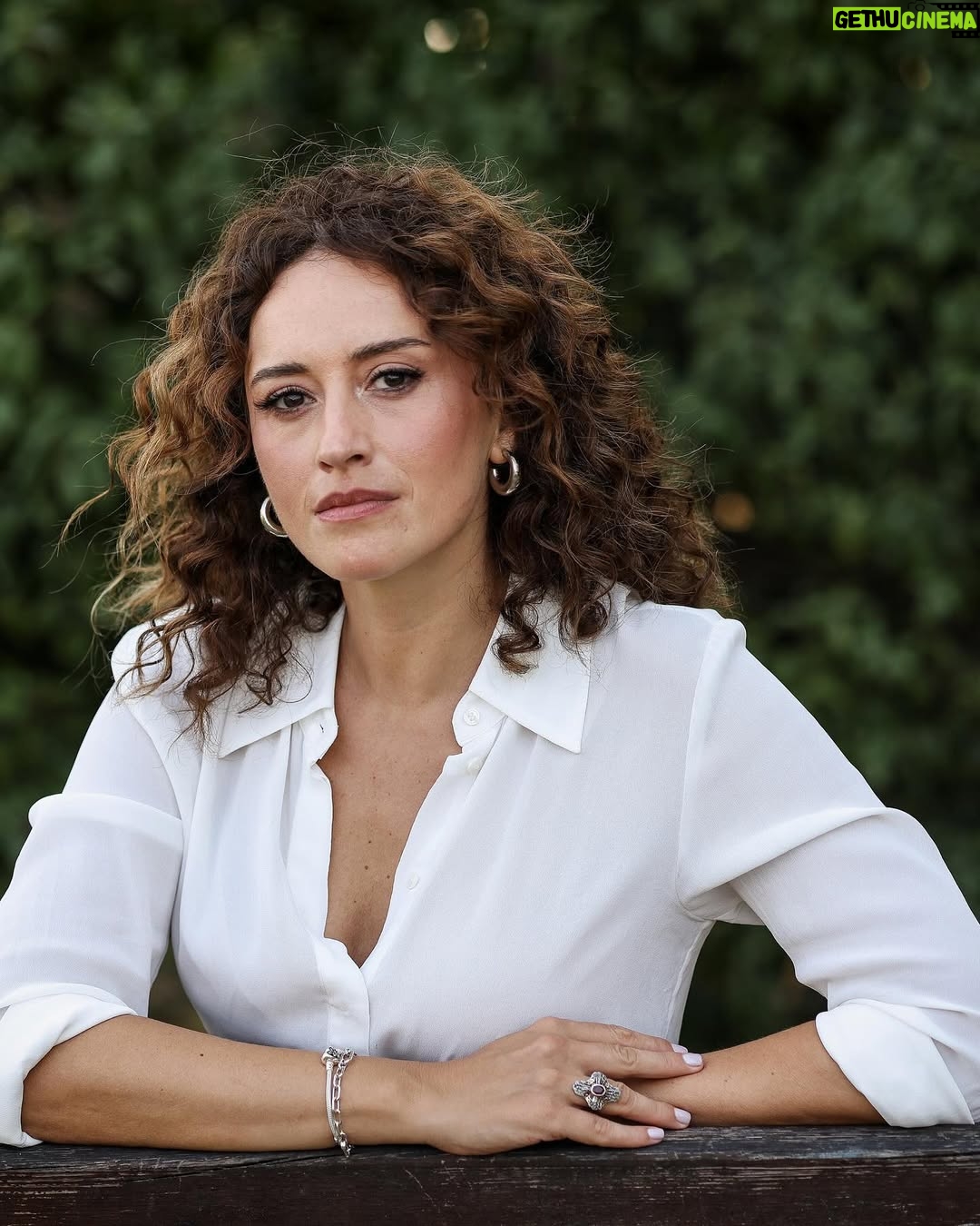 Esra Kızıldoğan - 2.8K Likes - Bu güzel fotoğrafları @ozanguzelce çekti🫠🙏🏻
@oyalamaca ‘yla yaptığımız röportaj için🤍
Saç-Makyaj🫠 @banu_aksungur 🙏🏻❤️ @no3hairmakeupstudio 💋