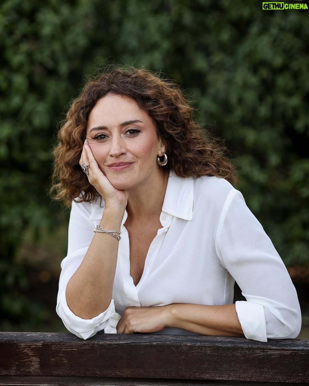 Esra Kızıldoğan - 2.8K Likes - Bu güzel fotoğrafları @ozanguzelce çekti🫠🙏🏻
@oyalamaca ‘yla yaptığımız röportaj için🤍
Saç-Makyaj🫠 @banu_aksungur 🙏🏻❤️ @no3hairmakeupstudio 💋