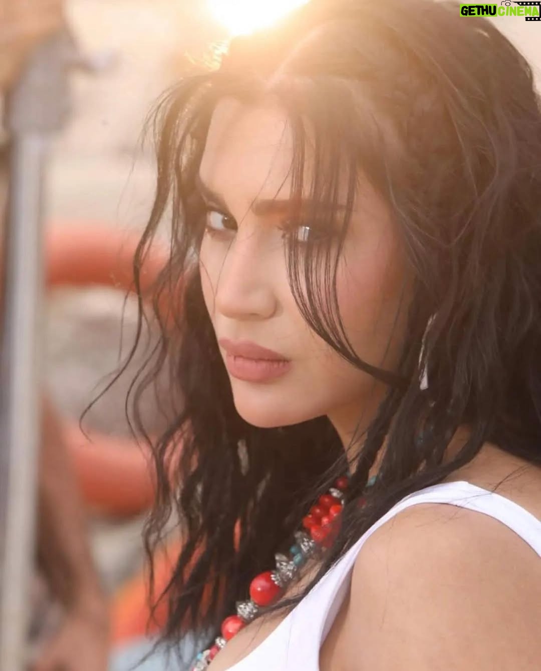 Esraa Al Aseel - 27.5K Likes - من كواليس تصوير الكليب الجديد في لبنان مع المخرج مراد ترك
#esra_alaseil #اسراء_الاصيل #the_princess