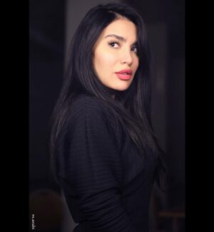 Esraa Al Aseel Instagram - شكراً لكل شخص هناني بعيد ميلادي 
حب كبير الكم كلكم ، وما انحرم من محبتكم ابداً يارب 🤍
من كواليس #مسلسل_ايكو #دمشق 
Photo by : @3arabi00 
من انتاج : @dramashelve @tentimetv 
#اسراء_الاصيل #esra_alaseil #the_princess