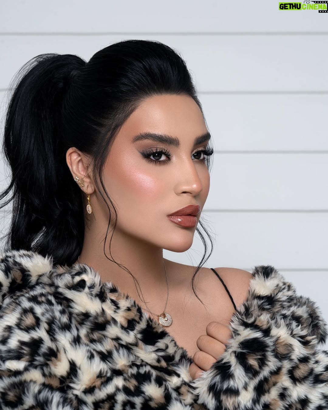 Esraa Al Aseel - 29.3K Likes - كن لنفسك … كل شيء 🤍
Makeup : @makeupbyomz
Photo : @omar.alasmaar
Salon : @soisbelless
#esra_alaseil #اسراء_الاصيل #the_princess
