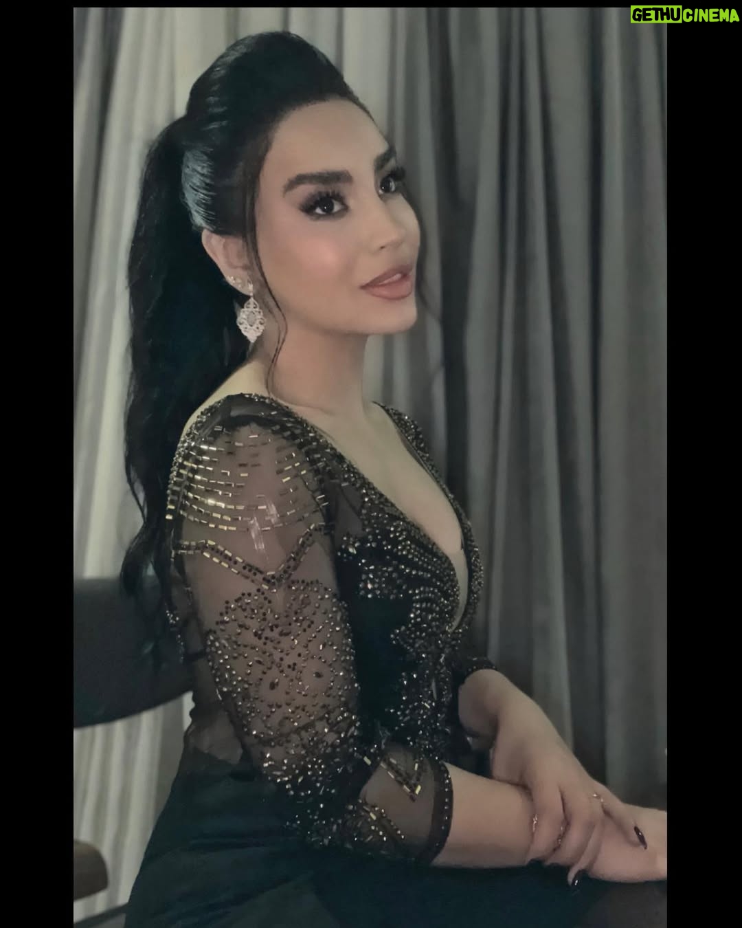 Esraa Al Aseel - 31.8K Likes - فرحتي بالحفلة اليوم ما تنوصف من كمية الحب الي شفتها من البنات والنساء الي كانوا حاضرين ... كلش تونست وياكم غنينا سوا ورقصنا وطلعنا الطاقات 😂
نورتوني اليوم وكنت سعيدة جداً بوجودي وياكم بهيج لمة حلوة في بغداد ♥️
واشكر كل الي اهتموا باطلالتي اليوم في صالون @soisbelless
#mask_party #esra_alaseil #اسراء_الاصيل #the_princess