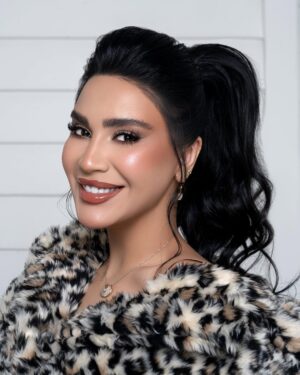 Esraa Al Aseel Instagram - كن لنفسك … كل شيء 🤍
Makeup : @makeupbyomz 
Photo : @omar.alasmaar 
Salon : @soisbelless 

#esra_alaseil #اسراء_الاصيل #the_princess