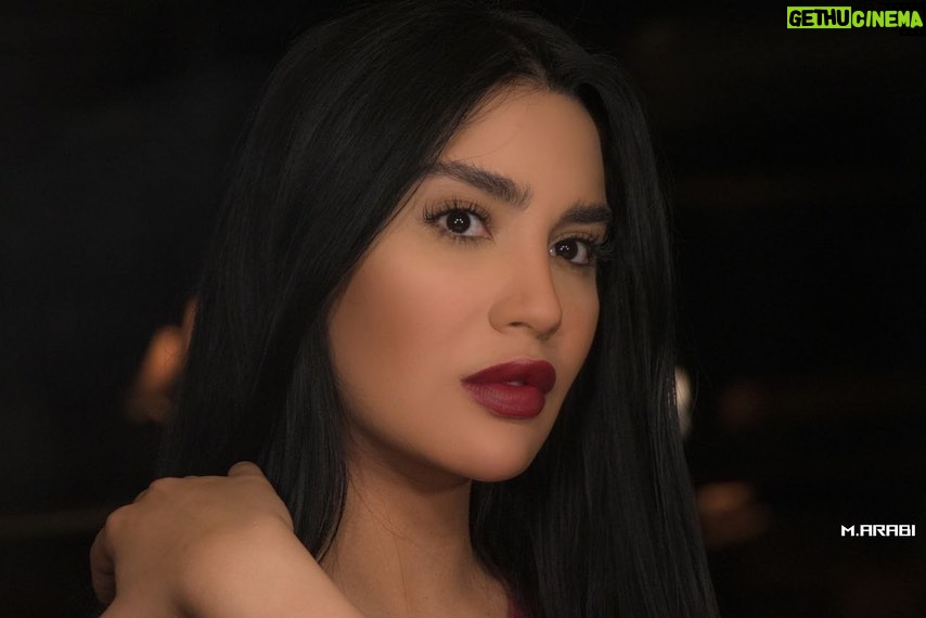 Esraa Al Aseel - 17.5K Likes - كُن بسيطاً مُسالِماً .. الا بأحلامك
انتزعها من يد الحياة .. بكل قوتك !! ♥️
من كواليس #مسلسل_ايكو
Photo by : @3arabi00
#esra_alaseil #اسراء_الاصيل #the_princess