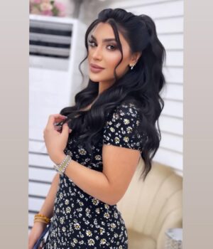 Esraa Al Aseel Instagram - يلـ بيه عايش كل وكت ..
بس بيك يحجي لساني !
#اسراء_الاصيل #esra_alaseil #the_princess