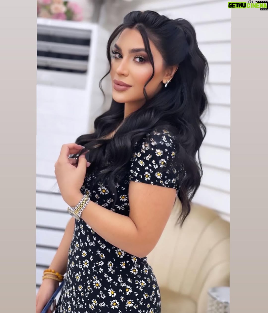 Esraa Al Aseel - 20.2K Likes - يلـ بيه عايش كل وكت ..
بس بيك يحجي لساني !
#اسراء_الاصيل #esra_alaseil #the_princess