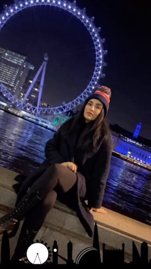 Esraa Al Aseel Instagram - From london merry christmas to all and wish you and your families safe and healty and all the best ♥️
كل عام وانتوا بالف خير ♥️♥️♥️
#london🇬🇧 #christmas #esra_alaseil #اسراء_الاصيل #the_princess #alremas_princess #art #music #singing #songs #celebrities