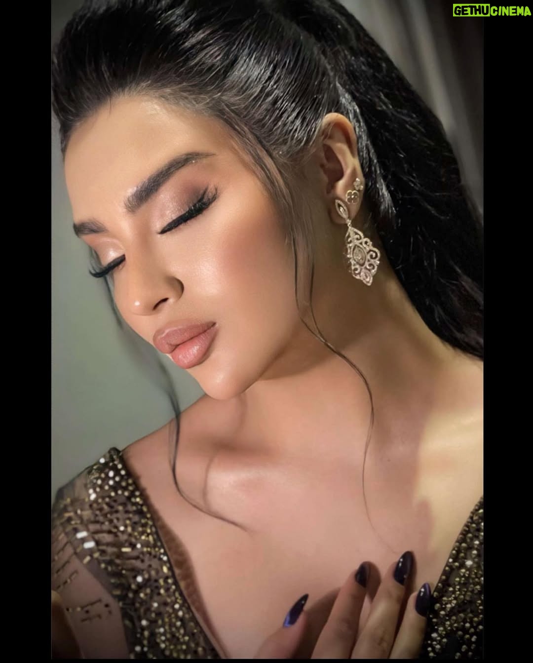 Esraa Al Aseel - 31.8K Likes - فرحتي بالحفلة اليوم ما تنوصف من كمية الحب الي شفتها من البنات والنساء الي كانوا حاضرين ... كلش تونست وياكم غنينا سوا ورقصنا وطلعنا الطاقات 😂
نورتوني اليوم وكنت سعيدة جداً بوجودي وياكم بهيج لمة حلوة في بغداد ♥️
واشكر كل الي اهتموا باطلالتي اليوم في صالون @soisbelless
#mask_party #esra_alaseil #اسراء_الاصيل #the_princess