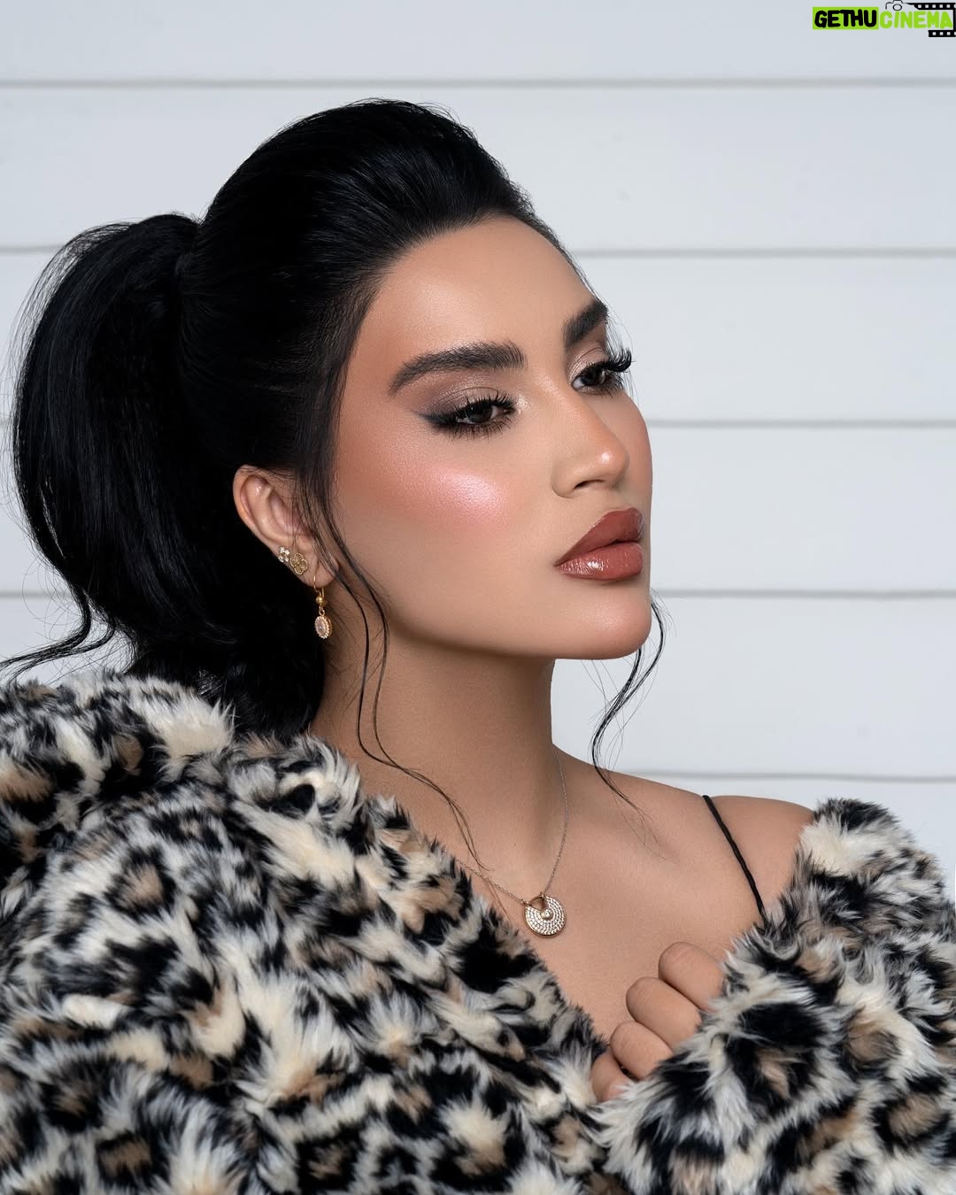 Esraa Al Aseel - 29.3K Likes - كن لنفسك … كل شيء 🤍
Makeup : @makeupbyomz
Photo : @omar.alasmaar
Salon : @soisbelless
#esra_alaseil #اسراء_الاصيل #the_princess