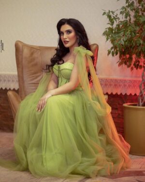 Esraa Al Aseel Instagram - لا تبحث عن قيمتك في اعين الناس .. اذا ارتاح الضمير ارتفع المقام .. واذا عرفت نفسك جيداً فلا يضرك ماقيل فيك 🤍
Photographer : @adnanomar.officiall 
#اسراء_الاصيل #esra_alaseil #the_princess #نقطة_ضعف