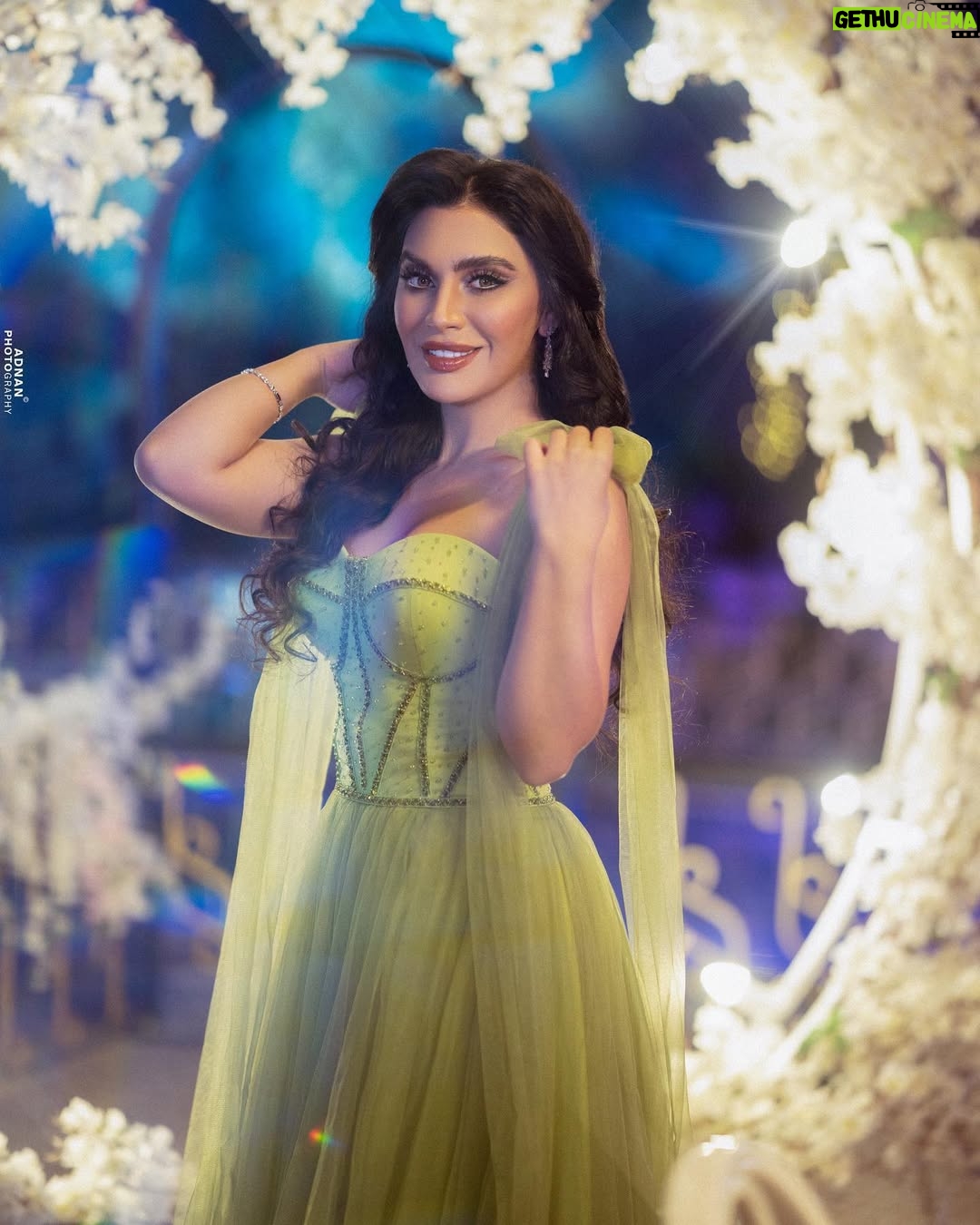 Esraa Al Aseel - 58.8K Likes - لا تبحث عن قيمتك في اعين الناس .. اذا ارتاح الضمير ارتفع المقام .. واذا عرفت نفسك جيداً فلا يضرك ماقيل فيك 🤍
Photographer : @adnanomar.officiall
#اسراء_الاصيل #esra_alaseil #the_princess #نقطة_ضعف