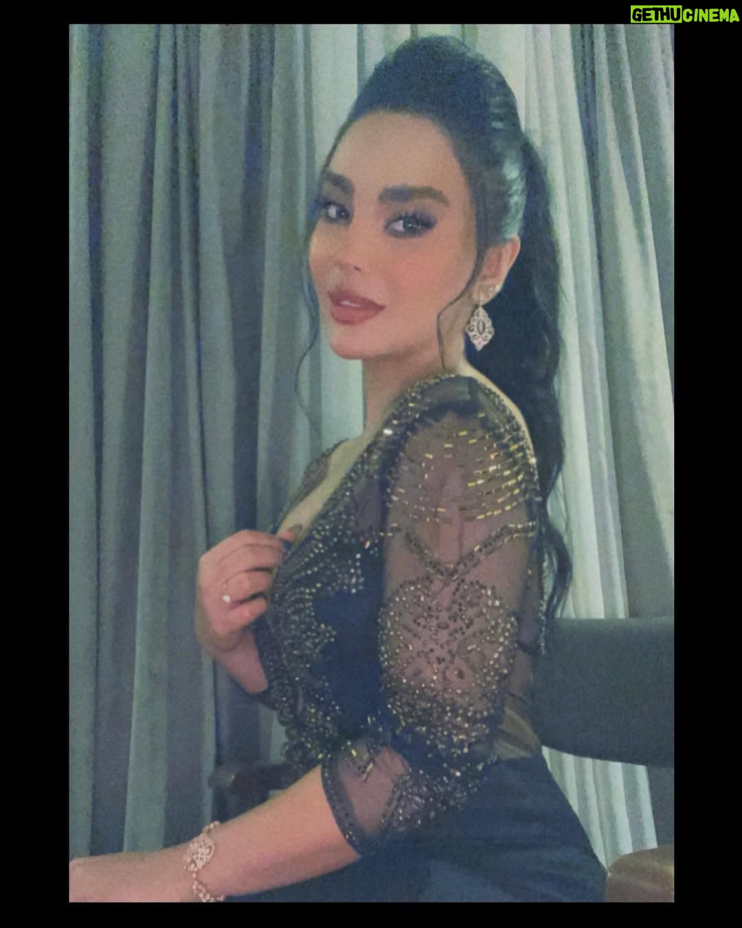 Esraa Al Aseel - 31.8K Likes - فرحتي بالحفلة اليوم ما تنوصف من كمية الحب الي شفتها من البنات والنساء الي كانوا حاضرين ... كلش تونست وياكم غنينا سوا ورقصنا وطلعنا الطاقات 😂
نورتوني اليوم وكنت سعيدة جداً بوجودي وياكم بهيج لمة حلوة في بغداد ♥️
واشكر كل الي اهتموا باطلالتي اليوم في صالون @soisbelless
#mask_party #esra_alaseil #اسراء_الاصيل #the_princess
