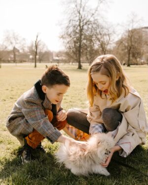 Eva Amurri Martino Instagram - The One Where I Turned 40 In London 🇬🇧❤️🥹 

One of my favorite things we did in London was create official memories with @flytographer. There is something so important and special about having every member of our family in the photo, and I know I will treasure these images for decades to come. 😭 I can’t believe how big my kids are looking now. 

I actually have used Flytographer many times in the past, and I’ve been obsessed with how easy it is to find a really high-quality photographer in nearly any destination. I’ve always been so impressed with the images! I booked with them when we were in Rome a couple of years ago, and I even used them for my bachelorette party images in New Orleans 🥳

If you want to try @flytographer for an upcoming trip, I have a special code for you! Use HAPPILYEVA50 for $50 off your first booking or gift card. Valid through the end of the year! (Pssst, this makes a great Mother’s Day gift, fellas!)

#londonfamilyphotographer #familyphotos #flytographer #gifted 

📷: @flytographer