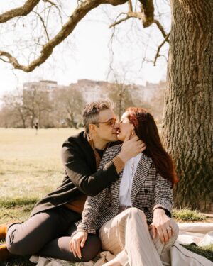 Eva Amurri Martino Instagram - The One Where I Turned 40 In London 🇬🇧❤️🥹 

One of my favorite things we did in London was create official memories with @flytographer. There is something so important and special about having every member of our family in the photo, and I know I will treasure these images for decades to come. 😭 I can’t believe how big my kids are looking now. 

I actually have used Flytographer many times in the past, and I’ve been obsessed with how easy it is to find a really high-quality photographer in nearly any destination. I’ve always been so impressed with the images! I booked with them when we were in Rome a couple of years ago, and I even used them for my bachelorette party images in New Orleans 🥳

If you want to try @flytographer for an upcoming trip, I have a special code for you! Use HAPPILYEVA50 for $50 off your first booking or gift card. Valid through the end of the year! (Pssst, this makes a great Mother’s Day gift, fellas!)

#londonfamilyphotographer #familyphotos #flytographer #gifted 

📷: @flytographer