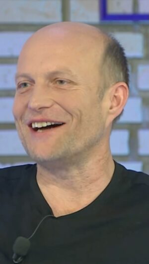 Eva Decastelo Instagram - Už dnes se můžete těšit na VIP hosta ve studiu!🤩✨ Tentokrát zavítal herec Jiří Ployhar, tak sledujte začínáme v 19:55 na #TVB.