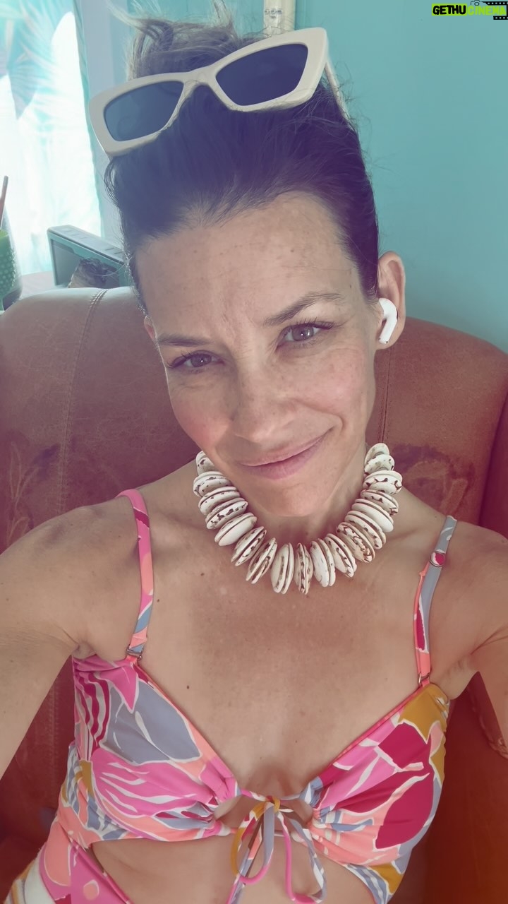 Evangeline Lilly - 47.7K Likes - I am not trying to convince you of anything. I am only adding my unique, individuated self into the pool of our collective divinity/our collective humanity. ✨💗
#Love #selfexpression #tapestryofhumanity #beauty #natural #human