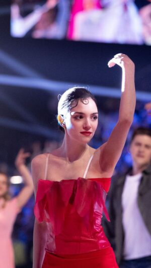 Evgenia Medvedeva Instagram - Лёд скользкий😂