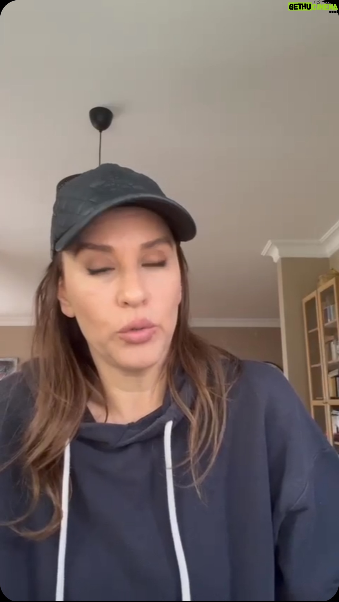 Evrim Alasya - 45.5K Likes - Çamurla beslenenlere…