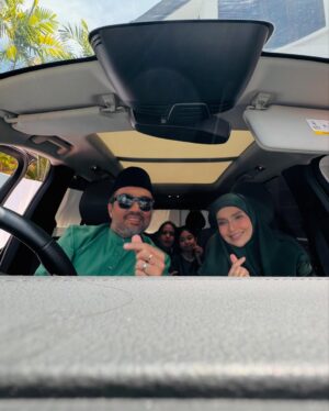 Faezah Elai Instagram - Raya ke 2..Beraya di Flat Nusantara dan Taman Pauh dirumah beradik beradik kami.SELAMAT HARI RAYA AIDIL FITRI maaf zahir batin buat semua beradik beradik kami dan semua rakyat Msia yang berugama islam. #eidmubarak #selamathariraya #maafzahirbatin #setahunsekali