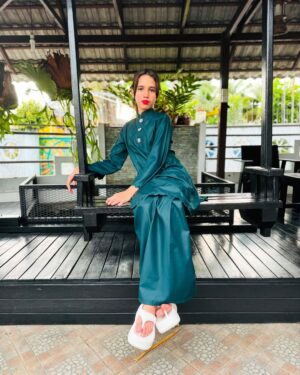Faezah Elai Instagram - Raya ke 2..Beraya di Flat Nusantara dan Taman Pauh dirumah beradik beradik kami.SELAMAT HARI RAYA AIDIL FITRI maaf zahir batin buat semua beradik beradik kami dan semua rakyat Msia yang berugama islam. #eidmubarak #selamathariraya #maafzahirbatin #setahunsekali