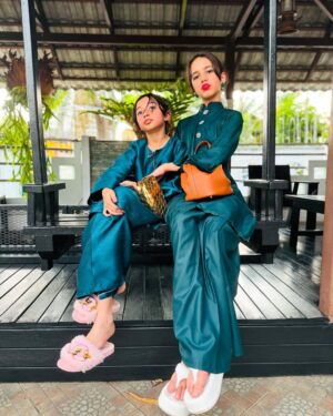 Faezah Elai Instagram - Raya ke 2..Beraya di Flat Nusantara dan Taman Pauh dirumah beradik beradik kami.SELAMAT HARI RAYA AIDIL FITRI maaf zahir batin buat semua beradik beradik kami dan semua rakyat Msia yang berugama islam. #eidmubarak #selamathariraya #maafzahirbatin #setahunsekali