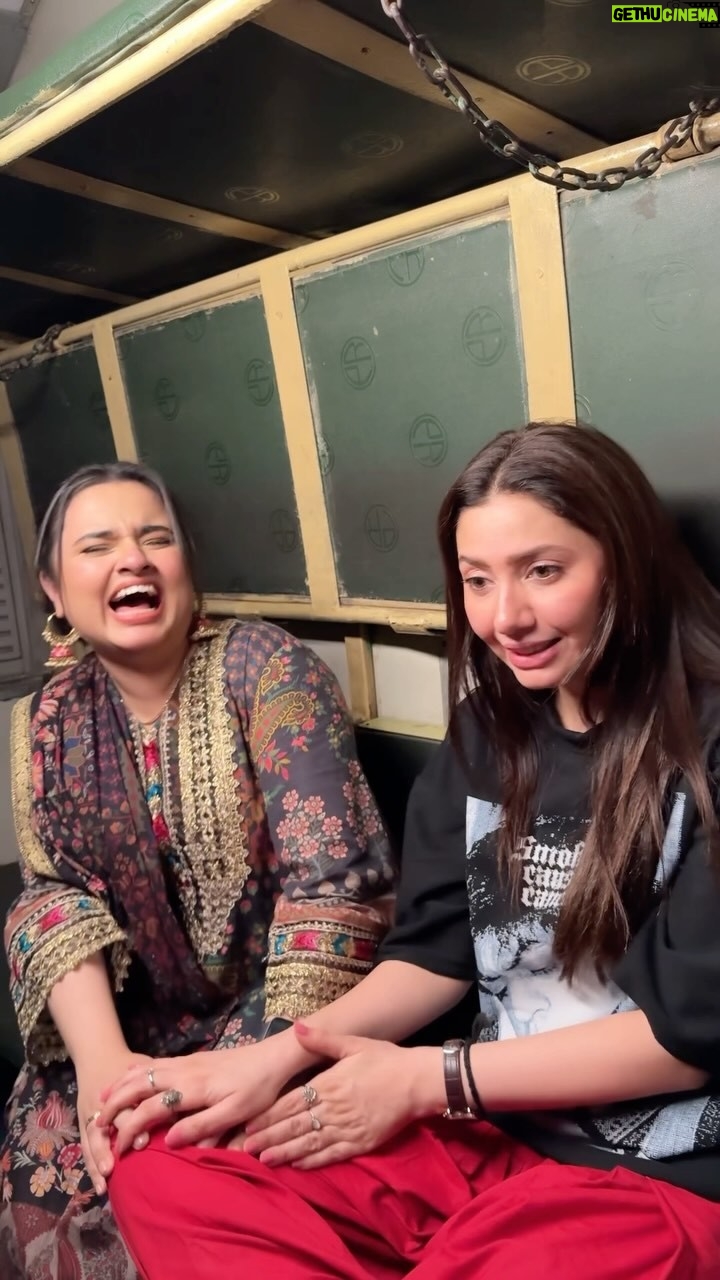Faiza Saleem - 32.9K Likes - The Laugh Is Funnier Than The Joke ft. @mahirahkhan š¤£
#faizasaleem #funnyvideo: #comedy #weirdlaugh #mahirahkhan #shoot #fyp #viral #explore #trending #behindthescenes #joke #knockknock #lollywood #pakistan