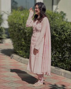 Actress Falaq Naaz HD Photos and Wallpapers March 2025