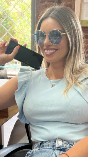 Faloon Larraguibel Instagram - “El reto no es ser perfecta, es sentirse completa”…. Aunque lo sea…mi cabello con @imbelafl 🤣🤣💕